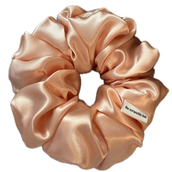 XL Scrunchie- Peach - Picture 1 of 1